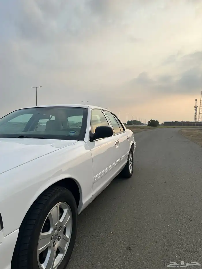 فورد كراون فاكتوريا 2011 4