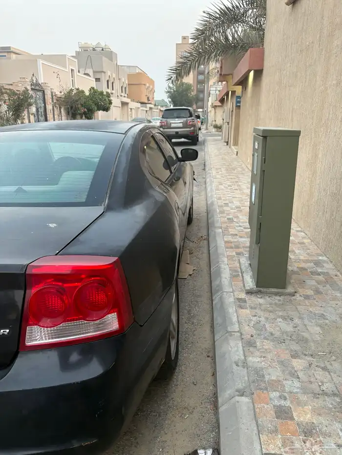 للبيع تشارجر 2010 1