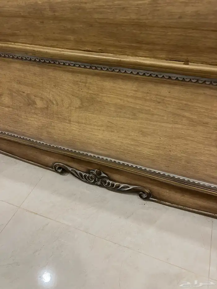 king size bed frame and mattress سرير خشب ومرتبة 0