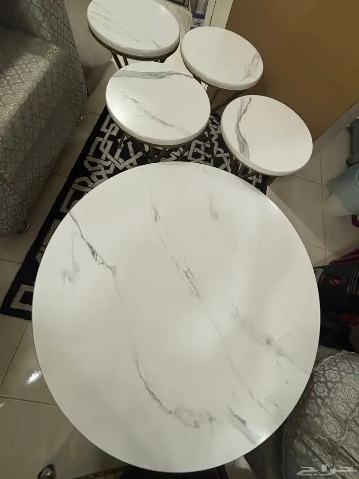 طاولة كبير مع 4 صغيرة للبيع 0