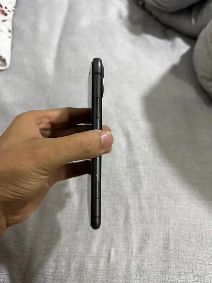 ايفون 11 اسود 3