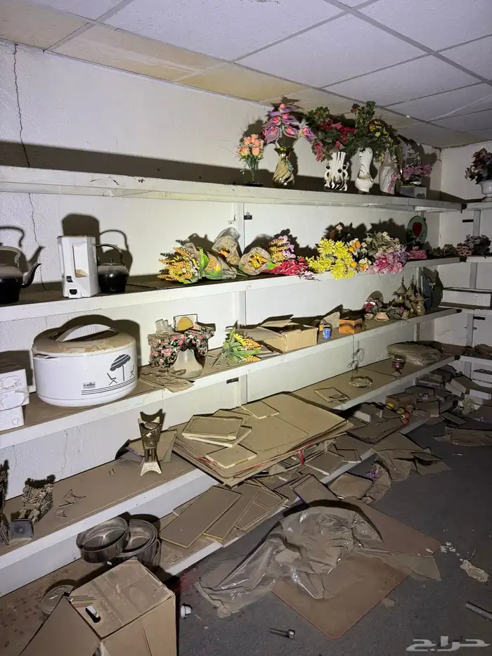 اغراض مستودع قديم للبيع 3