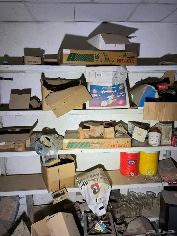 اغراض مستودع قديم للبيع 9