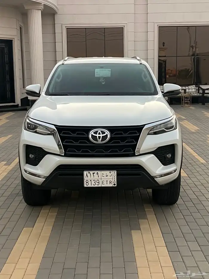فورشينر 2024 سعودي سته سلندر ماشي 25الف شبه جديد 2
