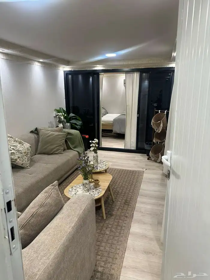 كرفان مجهز بالكامل ومكون من غرفة نوم وصاله ومطبخ ودورة ميا 2