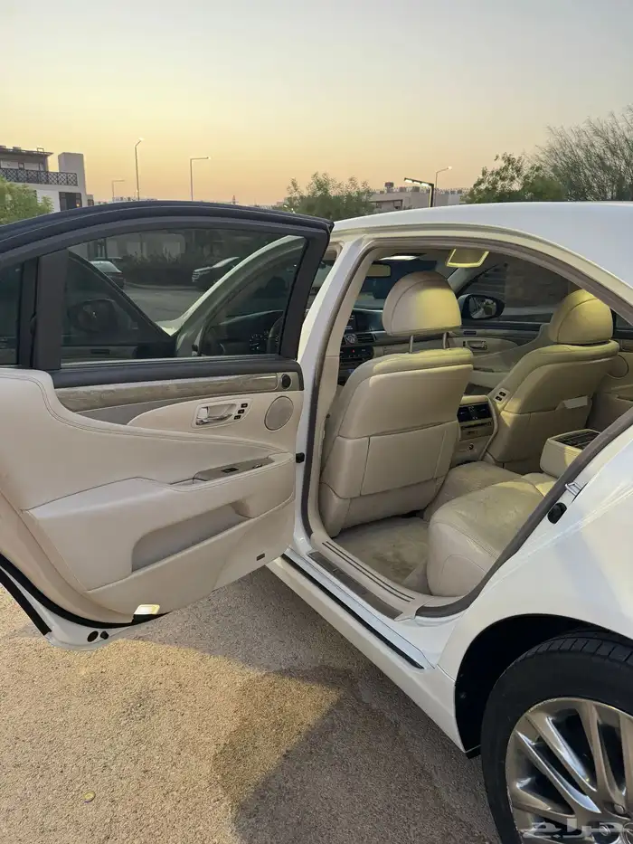 للبيع  لكزس LS 460 L لونق موديل 2015 13
