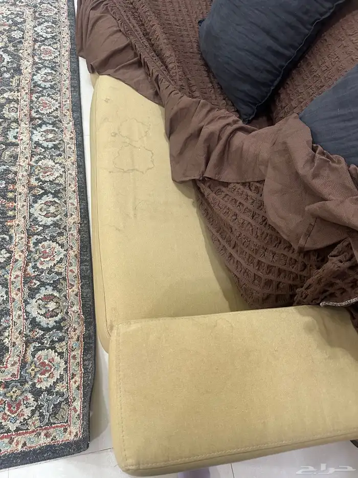 كنبة ولمبة و سرير اطفال مع مرتبة 4
