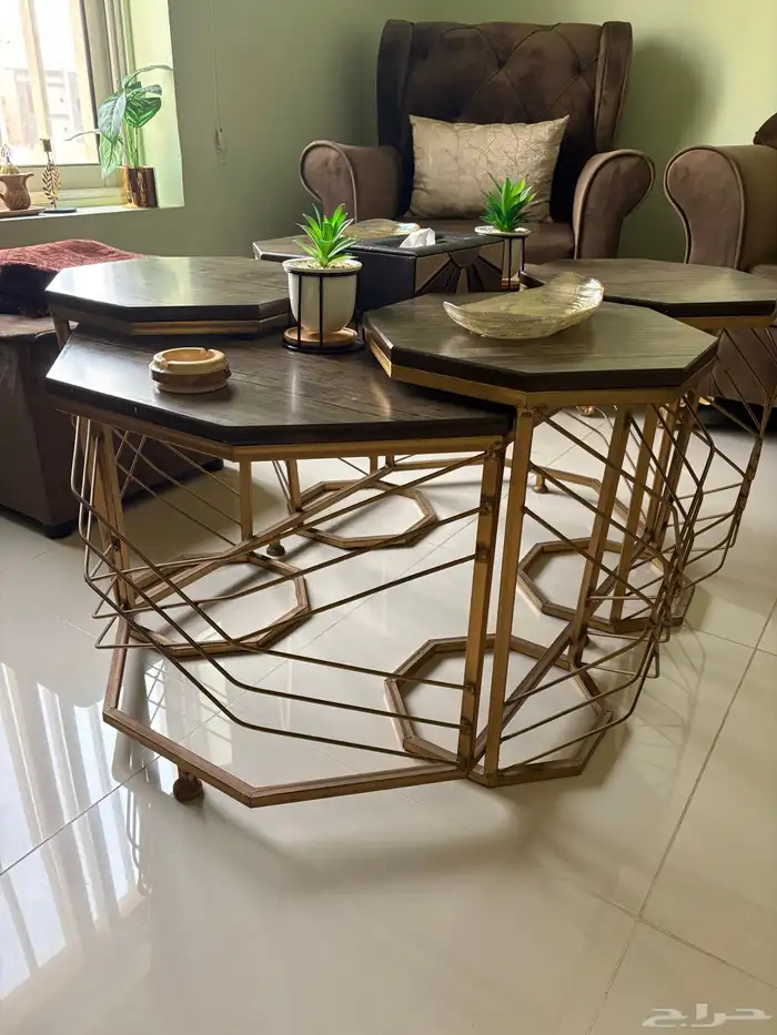 طاولات خدمة مع طاولة كبيرة 1