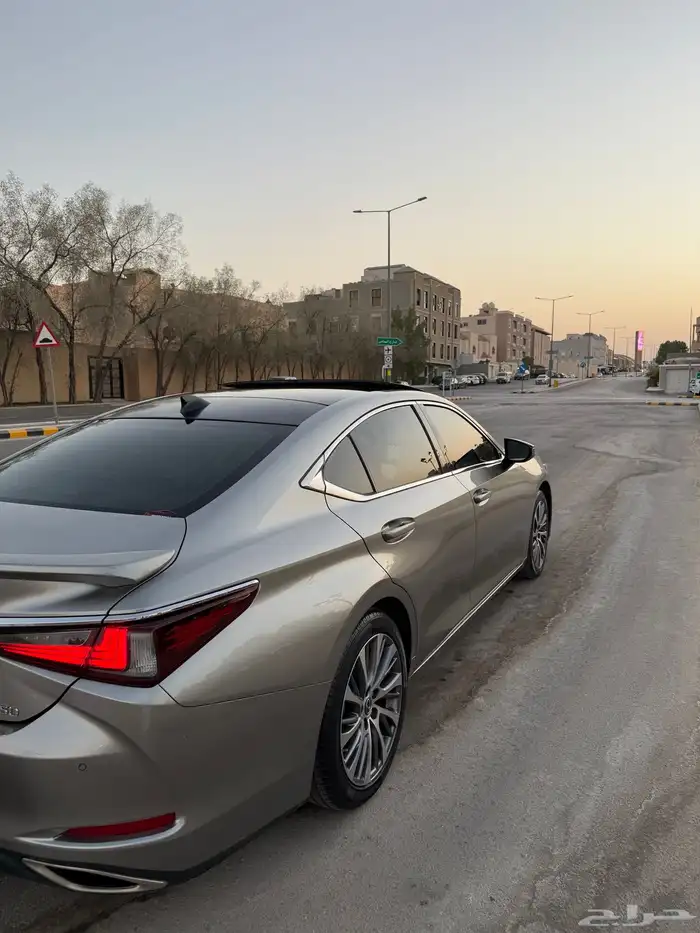 لكزس ES 350 2019 3