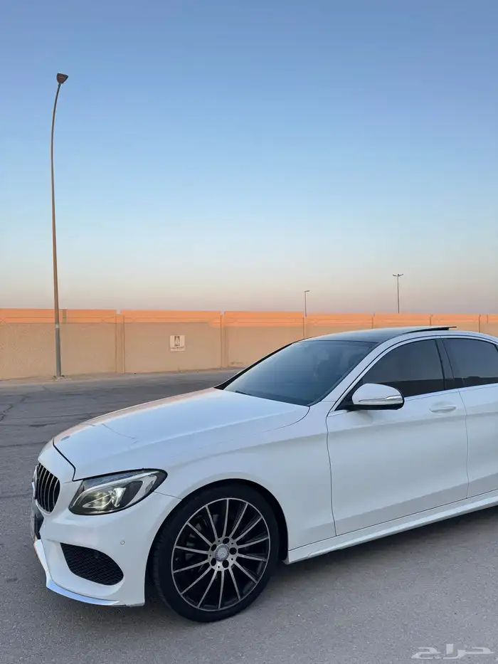 مرسيدس C200 موديل 2015 1
