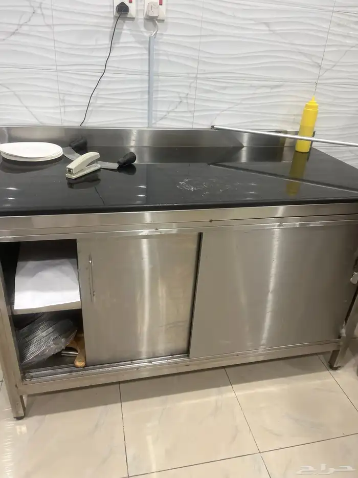 مطعم شاورما ومعجنات للبيع 7