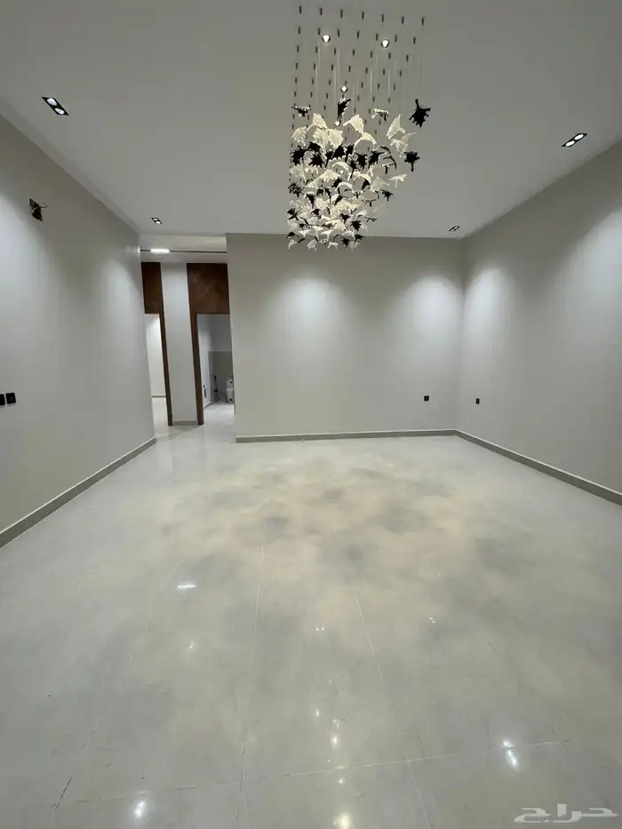 للبيع دور ارضي مقابل مرفق حي الجنادريه 4