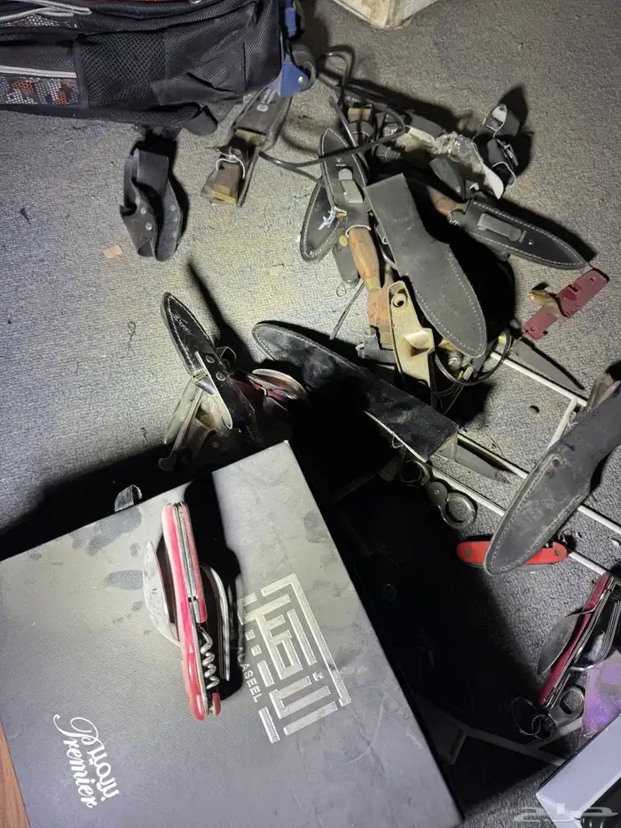 اغراض مستودع قديم للبيع 17