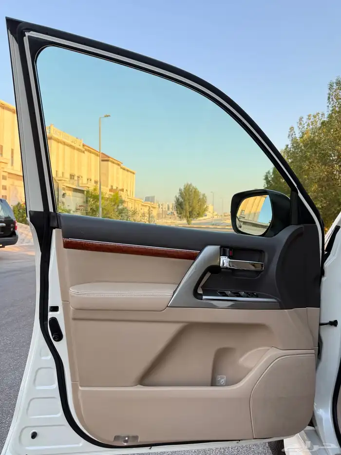 لاندكروزر VXR فكسار 2015 بريمي - 5.7 ( وكالة ) 19