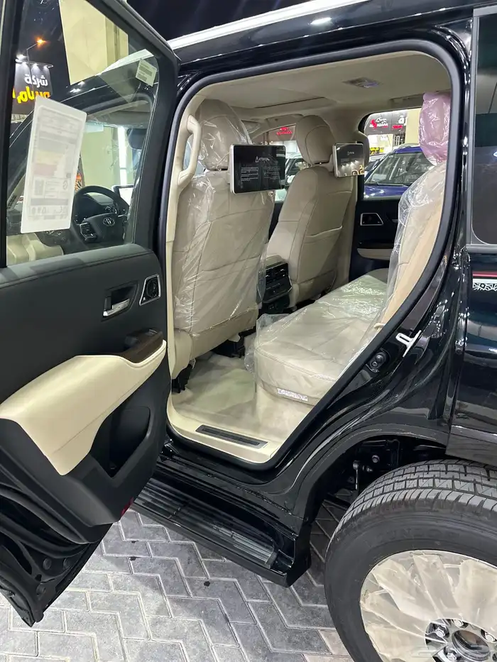 تويوتا لاندكروزر الموديل2025 فل كامل ورد الكويت رقم5 8