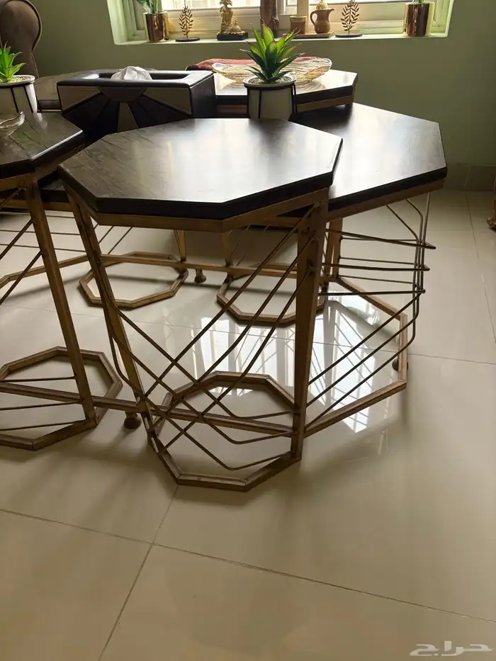 طاولات خدمة مع طاولة كبيرة 3