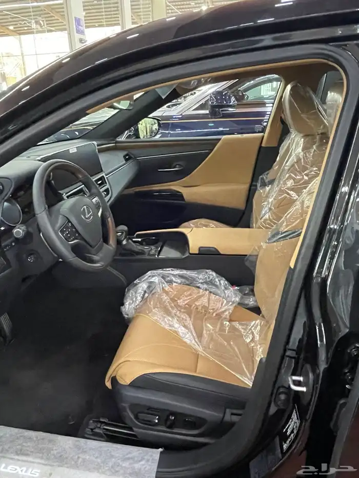لكزس ES350 - سعودي - 2025 - لون اسود - Cc 7