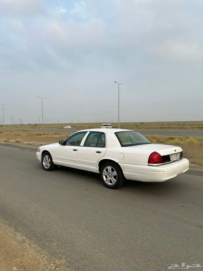 فورد كراون فاكتوريا 2011 9