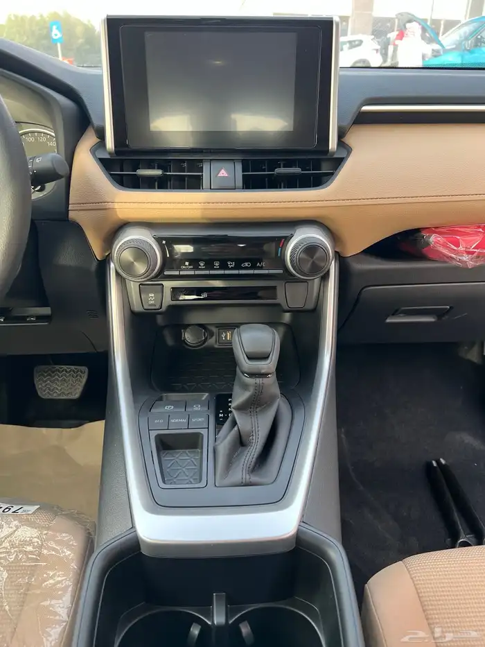 تويوتا راف فور LE دفع امامي بنزين 2025 10