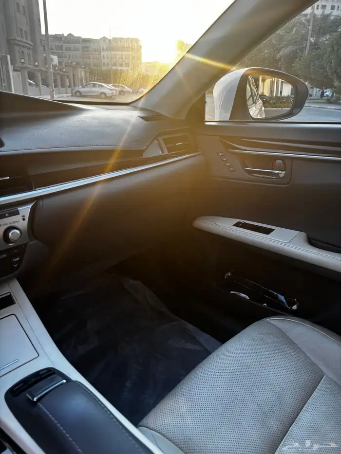 لكزس ES 350 شبه مخرن 30
