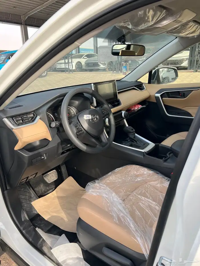 تويوتا راف فور LE دفع امامي بنزين 2025 4