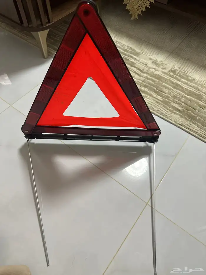 طفاية حريق ومثلث الطريق وطفاية دخان للبيع تايوتا 2