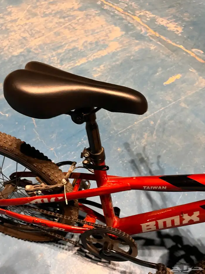 دراجة BMX شبه جديدة   مستخدمة 3 أشهر فقط بحالة ممتازة 10
