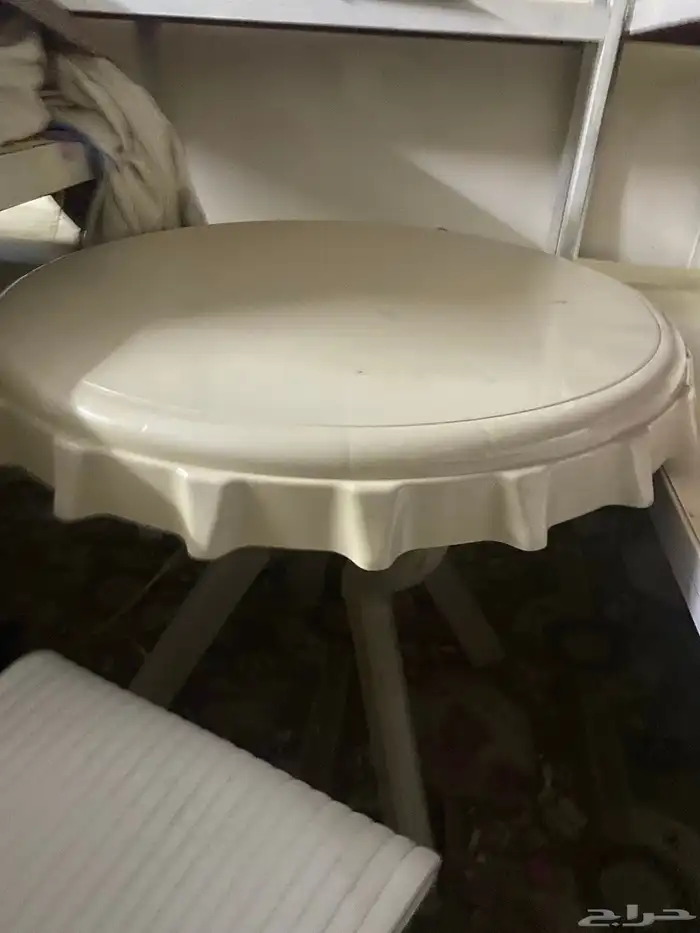 أدوات بوفيه ورفوف محل 9