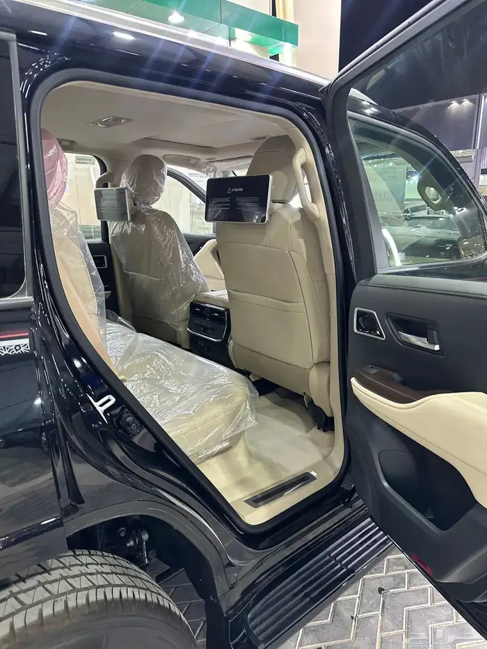 تويوتا لاندكروزر الموديل2025 فل كامل ورد الكويت رقم5 12