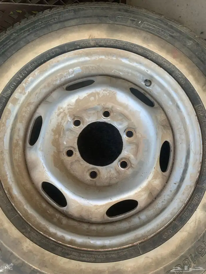 للبيع جنط ددسن مع كفرات نص عمر 0