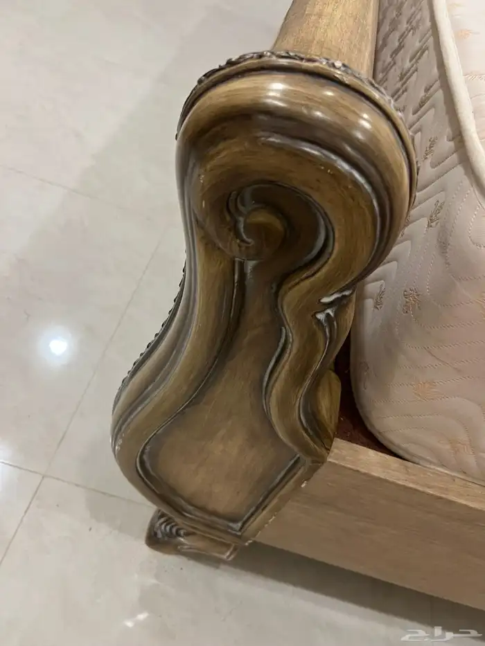 king size bed frame and mattress سرير خشب ومرتبة 1