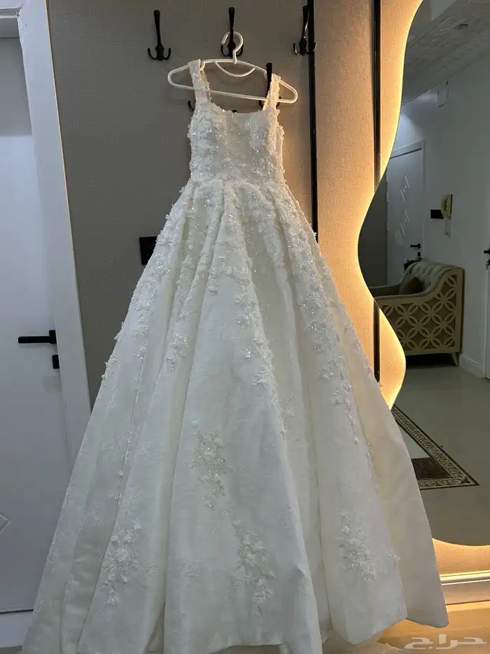 فستان زفاف راقي وفاخر 1