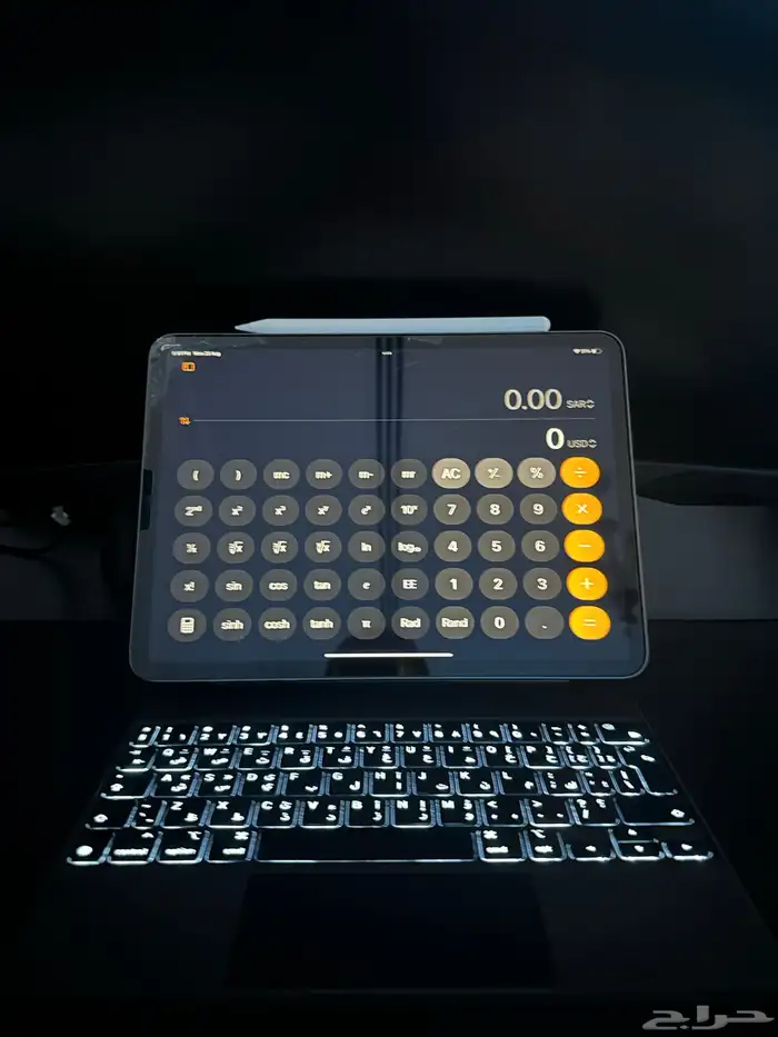 للبيع ايباد برو M1 Ipad pro و Magic keyboard ماجك كيبورد 14
