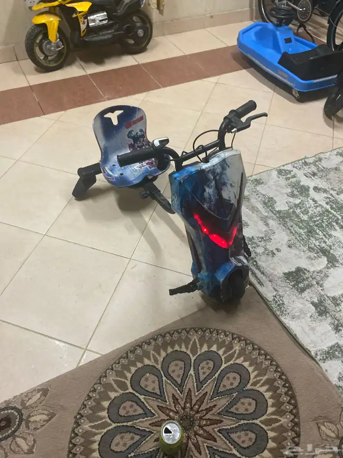 للبيع Sticker شغال ما في أي شيء بس يبي له شاحن 3