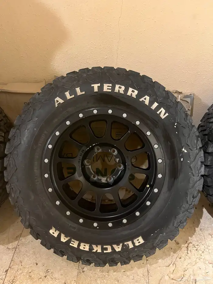 للبيع كفرات حجرية مع الجنوط 4