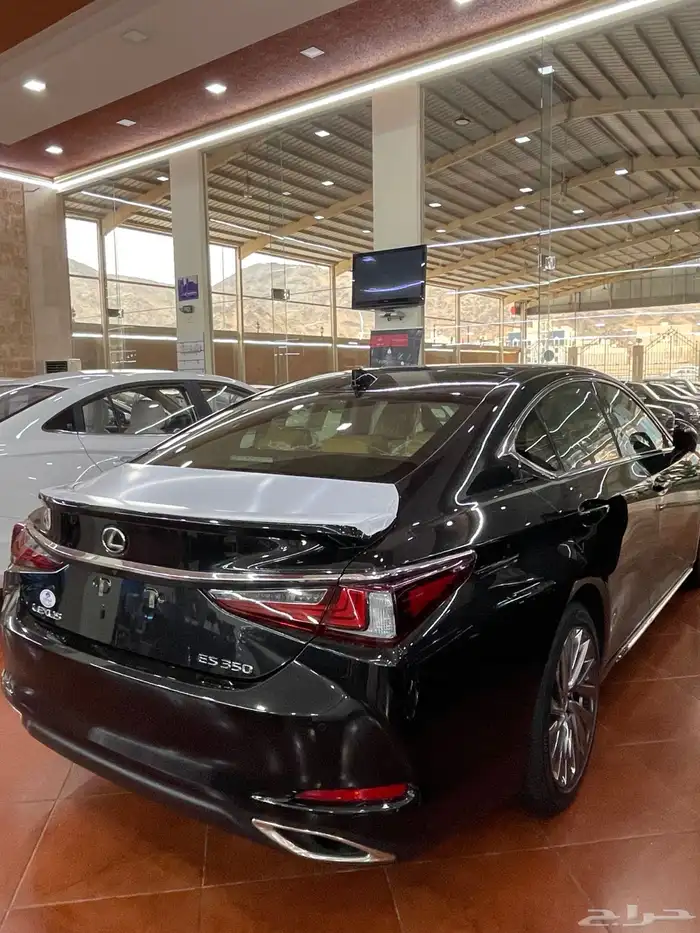 لكزس ES350 - سعودي - 2025 - لون اسود - Cc 3