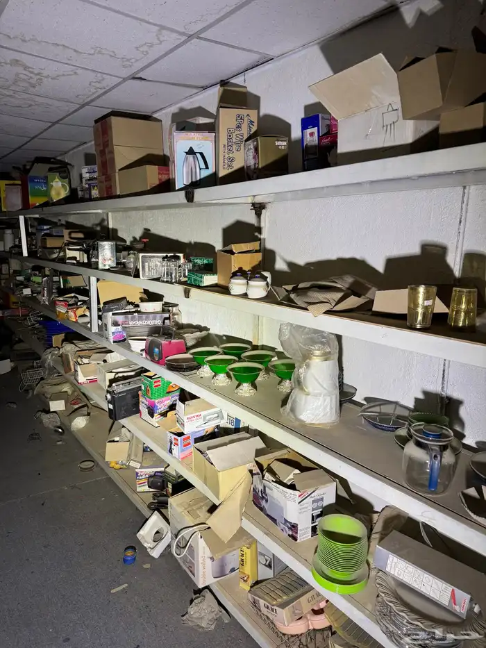 اغراض مستودع قديم للبيع 5