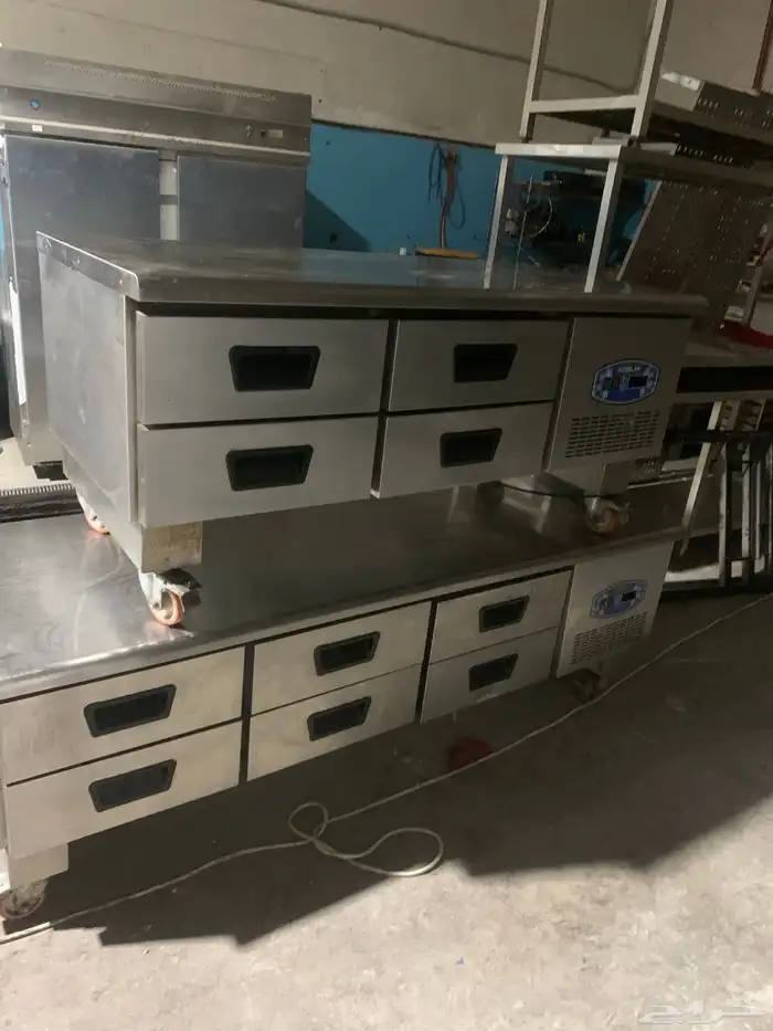 معدات مطعم وكفي شبه جديدة 8