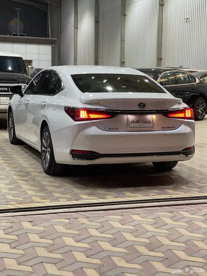 لكزس Es300h هايبرد 2023 3