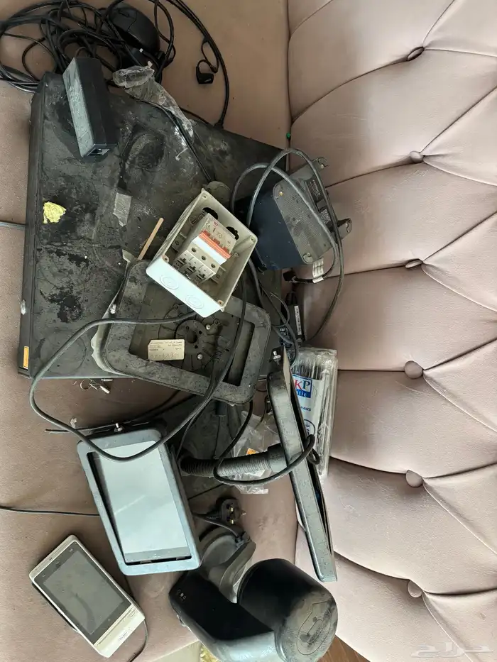 كنب وابواب خشب وكرسي وجاهز كاشير وثريا جداريه 3