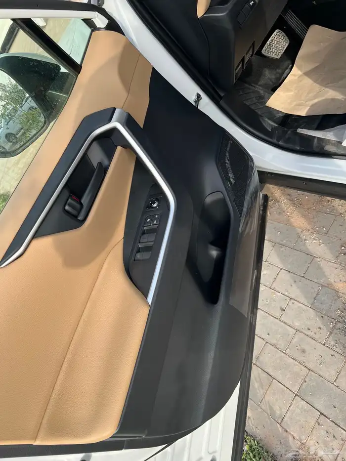 تويوتا راف فور LE دفع امامي بنزين 2025 5