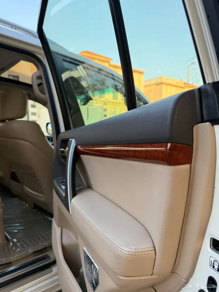 لاندكروزر VXR فكسار 2015 بريمي - 5.7 ( وكالة ) 45