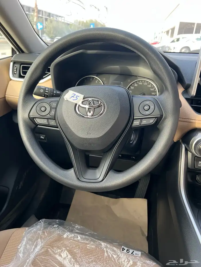 تويوتا راف فور LE دفع امامي بنزين 2025 11