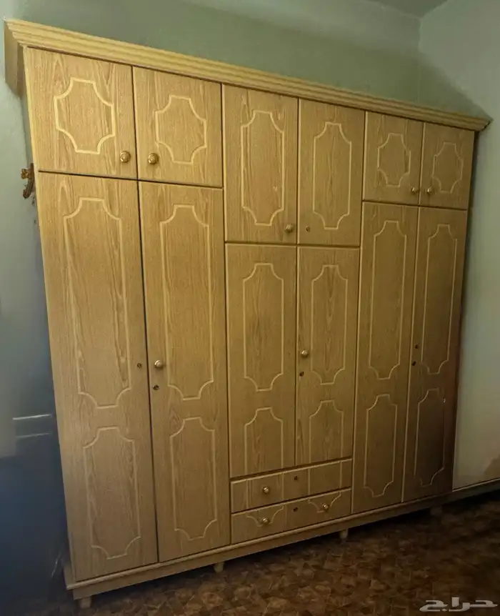 دواليب ملابس وتسريحة ومراية 50 ريال 0