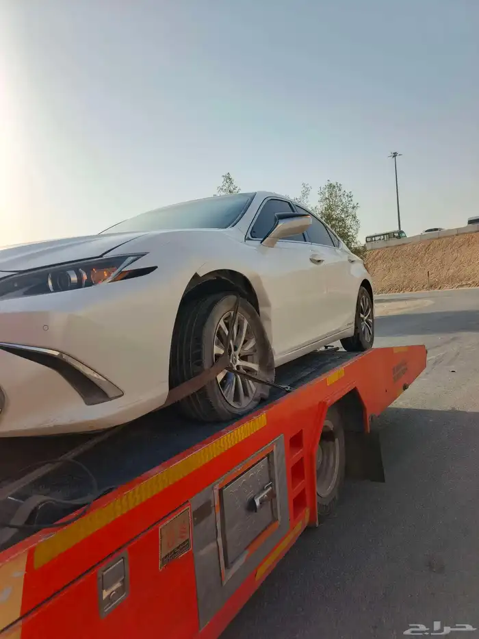 سطحه شمال الرياض لنقل السيارات المصدومه ولمعطله 0