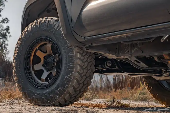 جنوط فيول 17 مع كفرات كوبر حجرية 315 جمس شفر وبرونكو وباترول 13