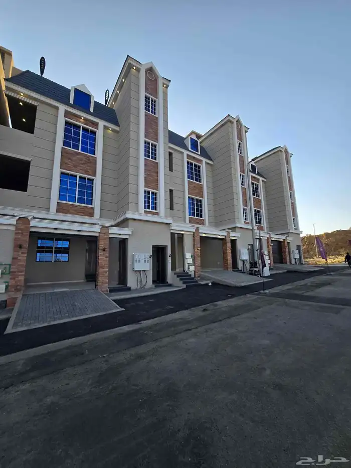 للبيع شقق علويه وارضيه المعارض طريق ابها الخميس 1