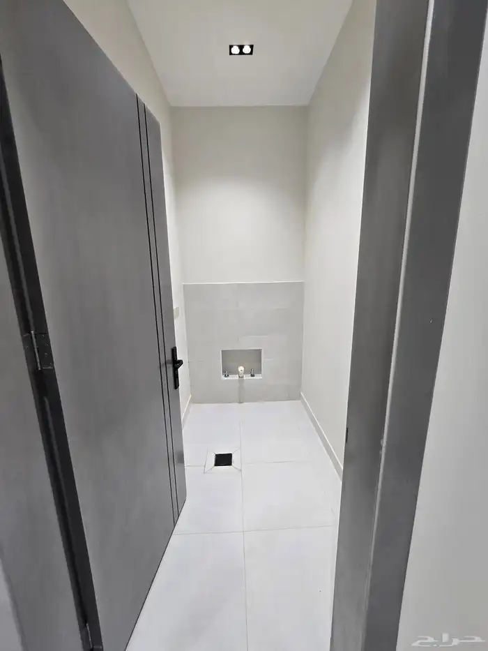 للبيع شقق علويه وارضيه المعارض طريق ابها الخميس 10