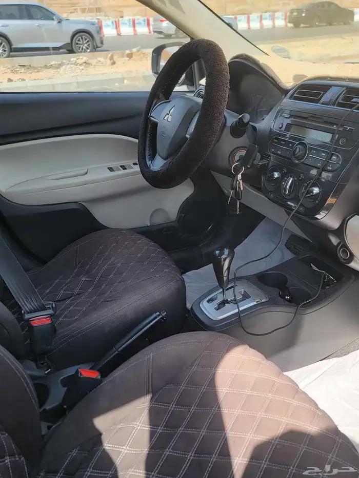 ميتسوبيشي اتراج 2019 قير مكينه بحاله ممتازه مكيف بارد 107km 6