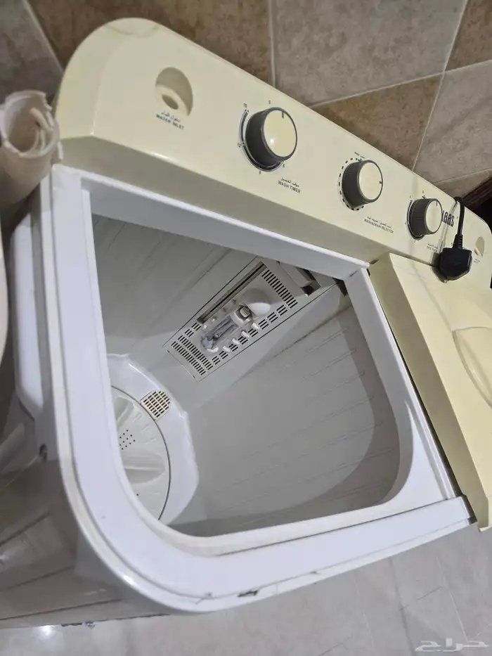 غسالة 2 حوض 8 كيلو واحد غسيل والاخر عصر وتنشيف. للبيع 220 0